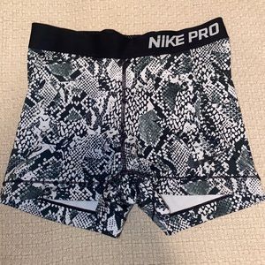 Nike pros shorts